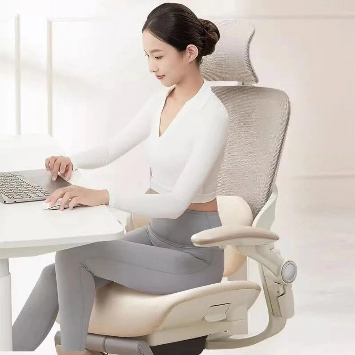 White Rocking Office Chair with Cushion E891