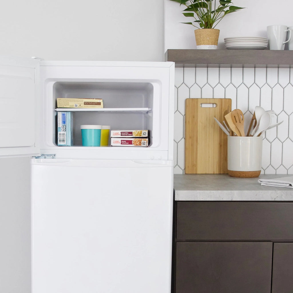 White Top Freezer Refrigerator D395