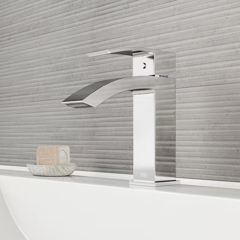 Single Handle Bathroom Faucet in Chrome O204