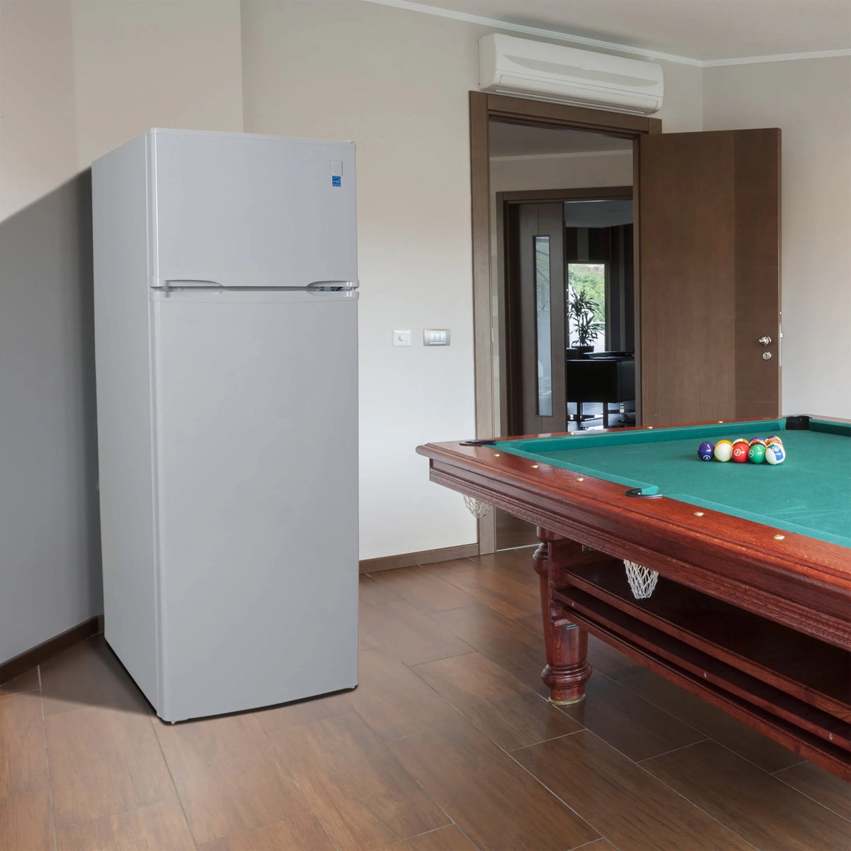 White Top Freezer Refrigerator D395