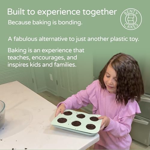 Green BPA Free Silicone Cake Mold Set with Tray and Scraper U454