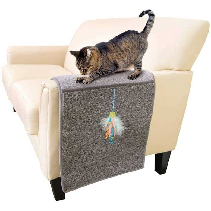 Carpet & Sherpa Cat Scratch Mat with Ribbon Toy H9563