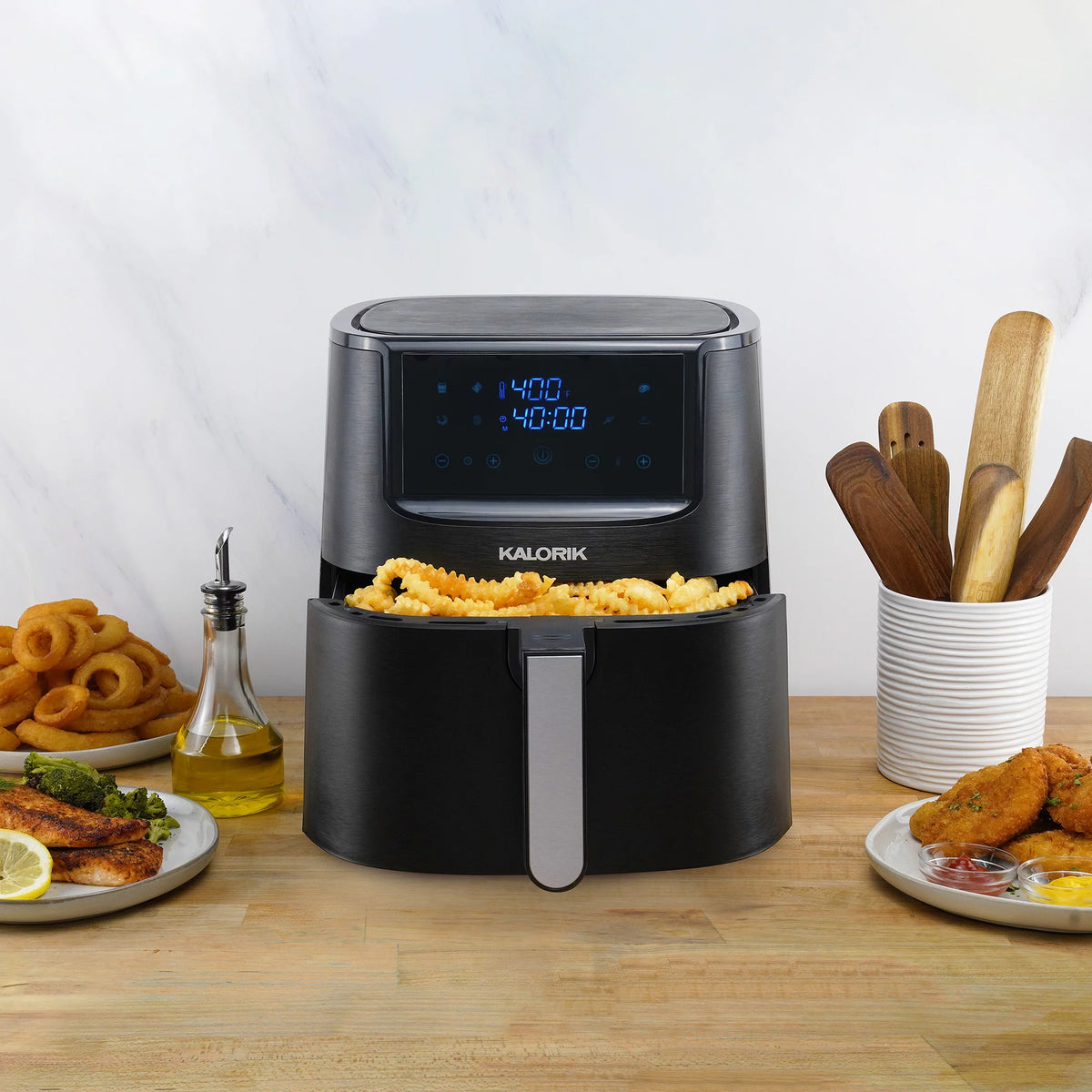 8 Qt Digital Touchscreen Air Fryer with Trivet, Black U637
